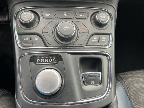 Used 2016 Chrysler 200 S FWD image 18