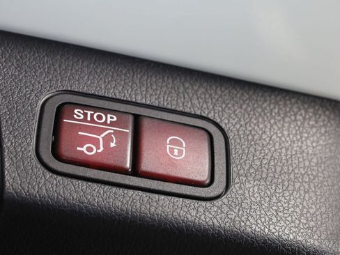 Used 2023 Mercedes-Benz GLB 250 4MATIC image 55