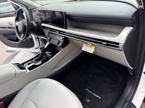 New 2026 Hyundai Tucson SE image 16