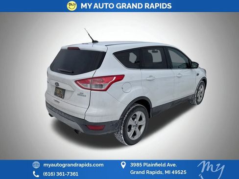 Used 2015 Ford Escape SE image 2