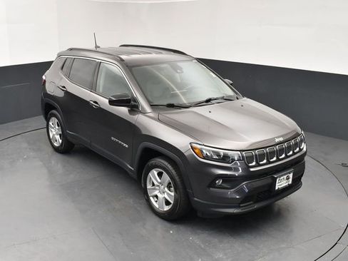 Used 2022 Jeep Compass Latitude w/ Convenience Group AWD/4WD image 16