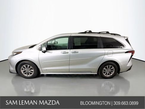 Used 2021 Toyota Sienna XLE w/ XLE Plus Package image 4