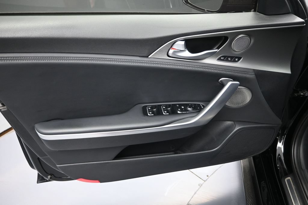 Used 2019 Kia Stinger GT1 AWD/4WD image 9