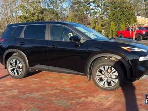 Used 2023 Nissan Rogue SV image 4