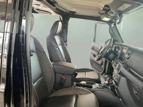 Used 2022 Jeep Wrangler Unlimited Sahara AWD/4WD image 41