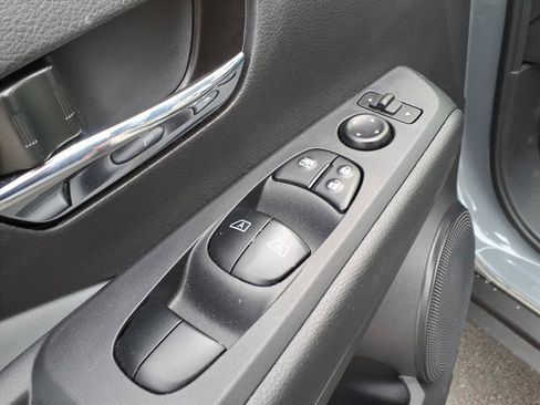 Used 2024 Nissan Kicks SR w/ SR Premium Package image 9