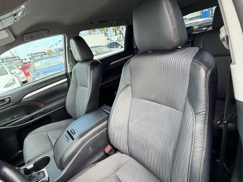 Used 2014 Toyota Highlander LE image 6