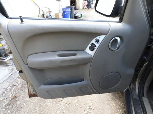 Used 2007 Jeep Liberty Limited AWD/4WD image 16