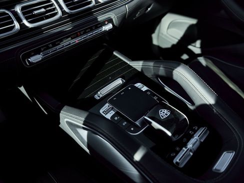 Used 2024 Mercedes-Benz Maybach GLS 600 4MATIC image 54