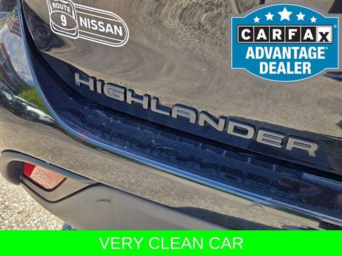 Used 2024 Toyota Highlander XLE AWD/4WD image 9