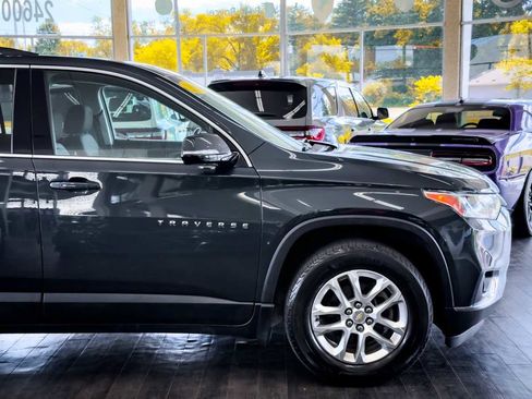 Used 2019 Chevrolet Traverse LT image 17