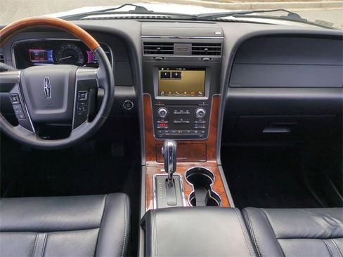 Used 2016 Lincoln Navigator Select image 15