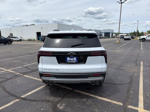 New 2026 Chevrolet Traverse LT w/ Sun and Wheel Package AWD/4WD image 6