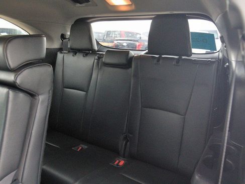Used 2023 Toyota Highlander XLE AWD/4WD image 28