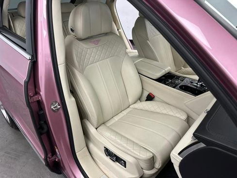 Used 2018 Bentley Bentayga image 35
