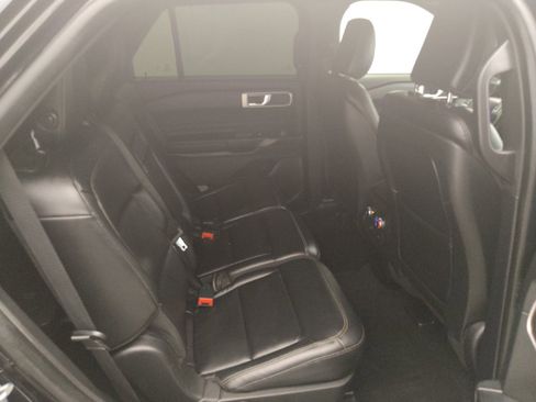 Used 2020 Ford Explorer XLT w/ Equipment Group 202A RWD image 19