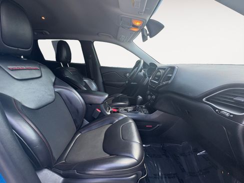 Used 2019 Jeep Cherokee Trailhawk image 10