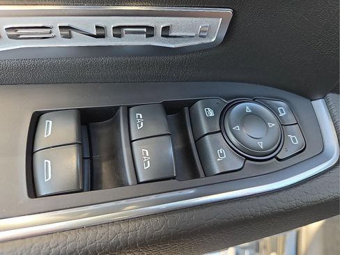 Used 2022 GMC Sierra 1500 Denali AWD/4WD image 15