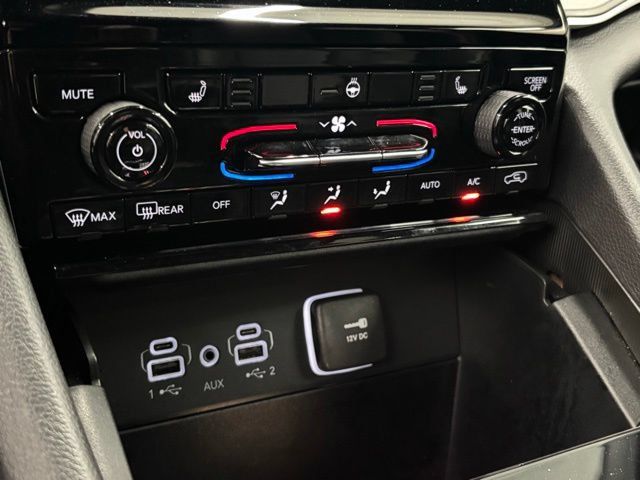 Used 2024 Jeep Grand Cherokee Limited w/ Black Appearance Package AWD/4WD image 33
