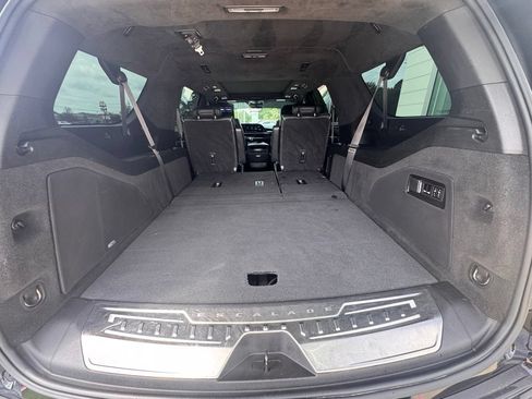 Used 2023 Cadillac Escalade ESV V AWD/4WD image 38