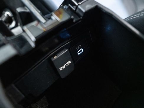 Certified 2023 Toyota Corolla Cross XLE image 32