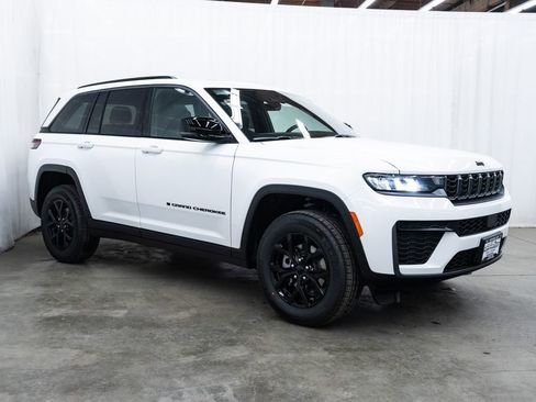 New 2026 Jeep Grand Cherokee 4WD image 1