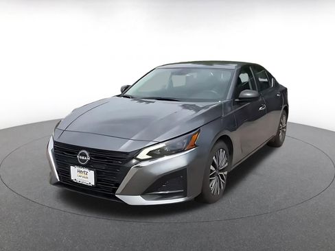 Used 2025 Nissan Altima 2.5 SV FWD image 7
