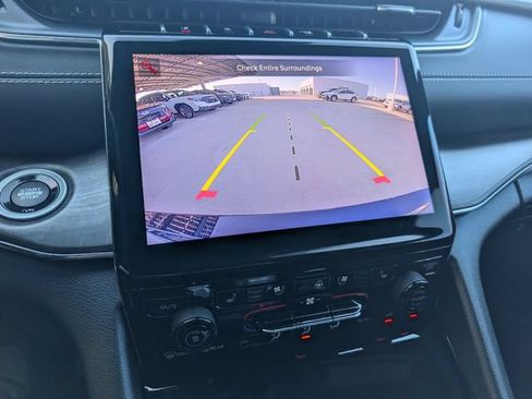 Used 2023 Jeep Grand Cherokee L Overland AWD/4WD image 16