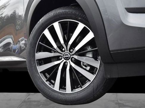 New 2025 Nissan Pathfinder Platinum w/ Cargo Package image 3