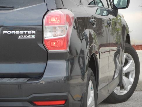 Used 2015 Subaru Forester 2.5i Premium w/ All-Weather Package image 17