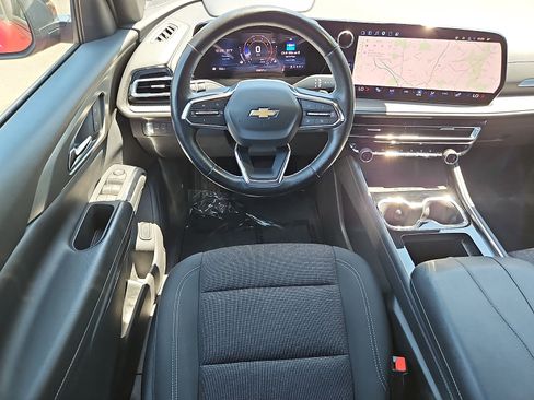 Used 2024 Chevrolet Traverse LT FWD image 11