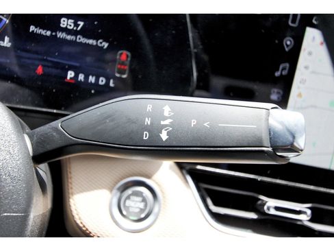 Used 2025 Chevrolet Equinox ACTIV w/ Convenience Package III image 20