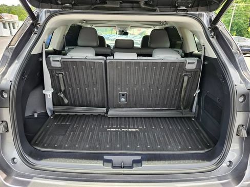 Used 2022 Toyota Highlander XLE AWD/4WD image 21
