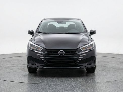 Used 2025 Nissan Versa SV image 2