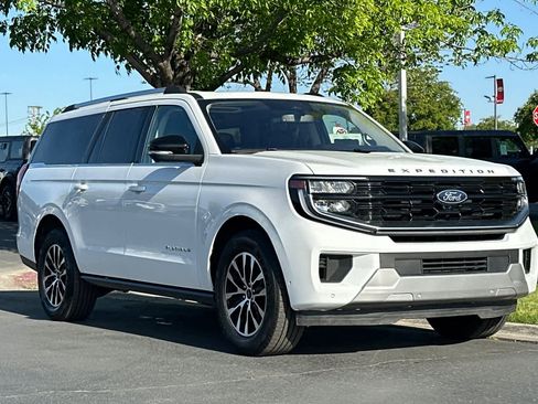 Certified 2025 Ford Expedition Max Platinum AWD/4WD image 9