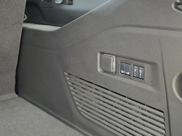 Used 2026 GMC Yukon XL Elevation AWD/4WD image 8