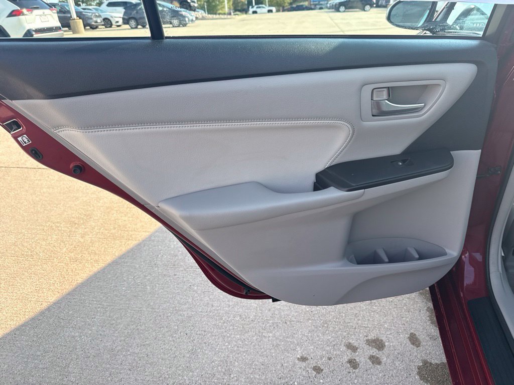 Used 2016 Toyota Camry XLE w/ Moonroof Package FWD image 19