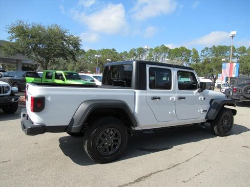 New 2025 Jeep Gladiator Sport image 7