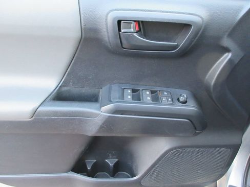 Used 2020 Toyota Tacoma SR AWD/4WD image 23