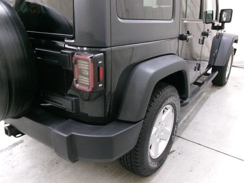Used 2017 Jeep Wrangler Unlimited Sport w/ Quick Order Package 24S AWD/4WD image 8