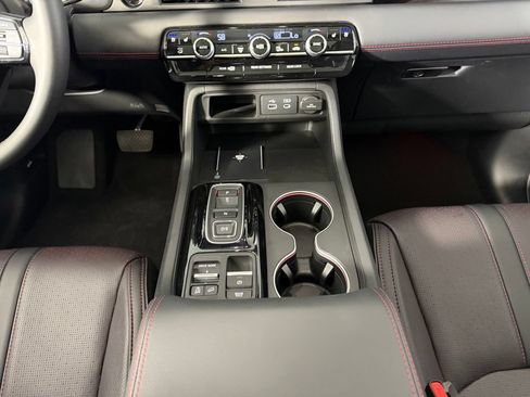 Used 2025 Honda Pilot Black Edition image 16