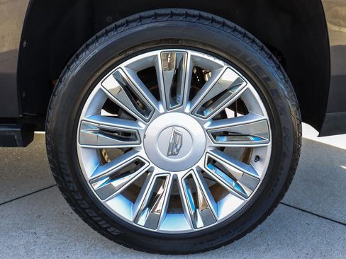 Used 2017 Cadillac Escalade Platinum image 26