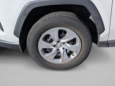Used 2019 Toyota RAV4 LE image 9