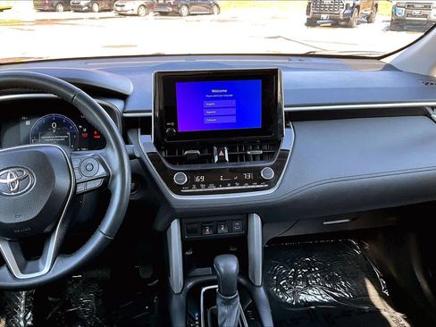 Used 2025 Toyota Corolla Cross XLE w/ Convenience Package image 7