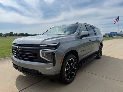 New 2026 Chevrolet Suburban RST w/ Advanced Technology Package AWD/4WD image 11