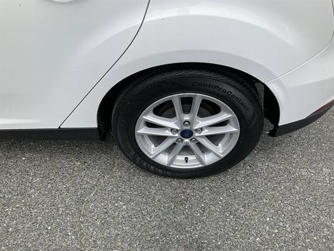 Used 2017 Ford Focus SE w/ Cold Weather Package FWD image 12