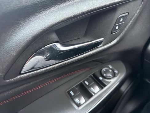 Used 2024 Chevrolet Trax RS w/ Sunroof Package image 23