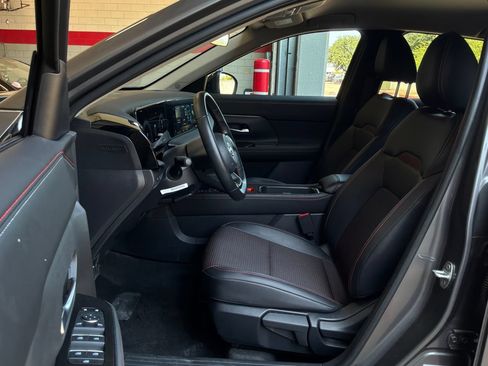 Used 2026 Nissan Kicks SR FWD image 10