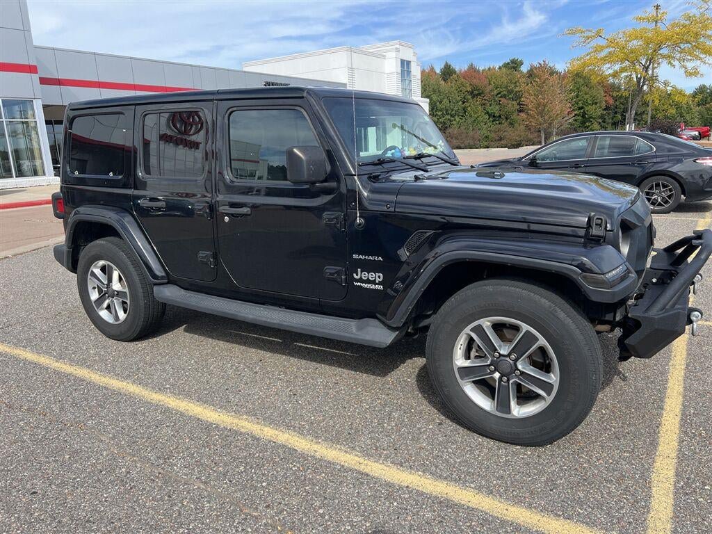 Used 2019 Jeep Wrangler Unlimited Sahara AWD/4WD image 4