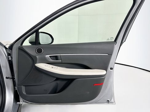 Used 2025 Hyundai Sonata SEL FWD image 32